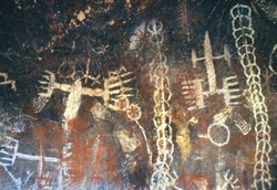 Chumash pictographs in Simi Valley dating to AD 500 by Niceley via Wikimedia.
