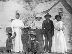 Family of Pedro Encinales, a Miguelino Salinan man, and his family.
