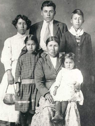 An Okanagan/Syilx family portrait.
